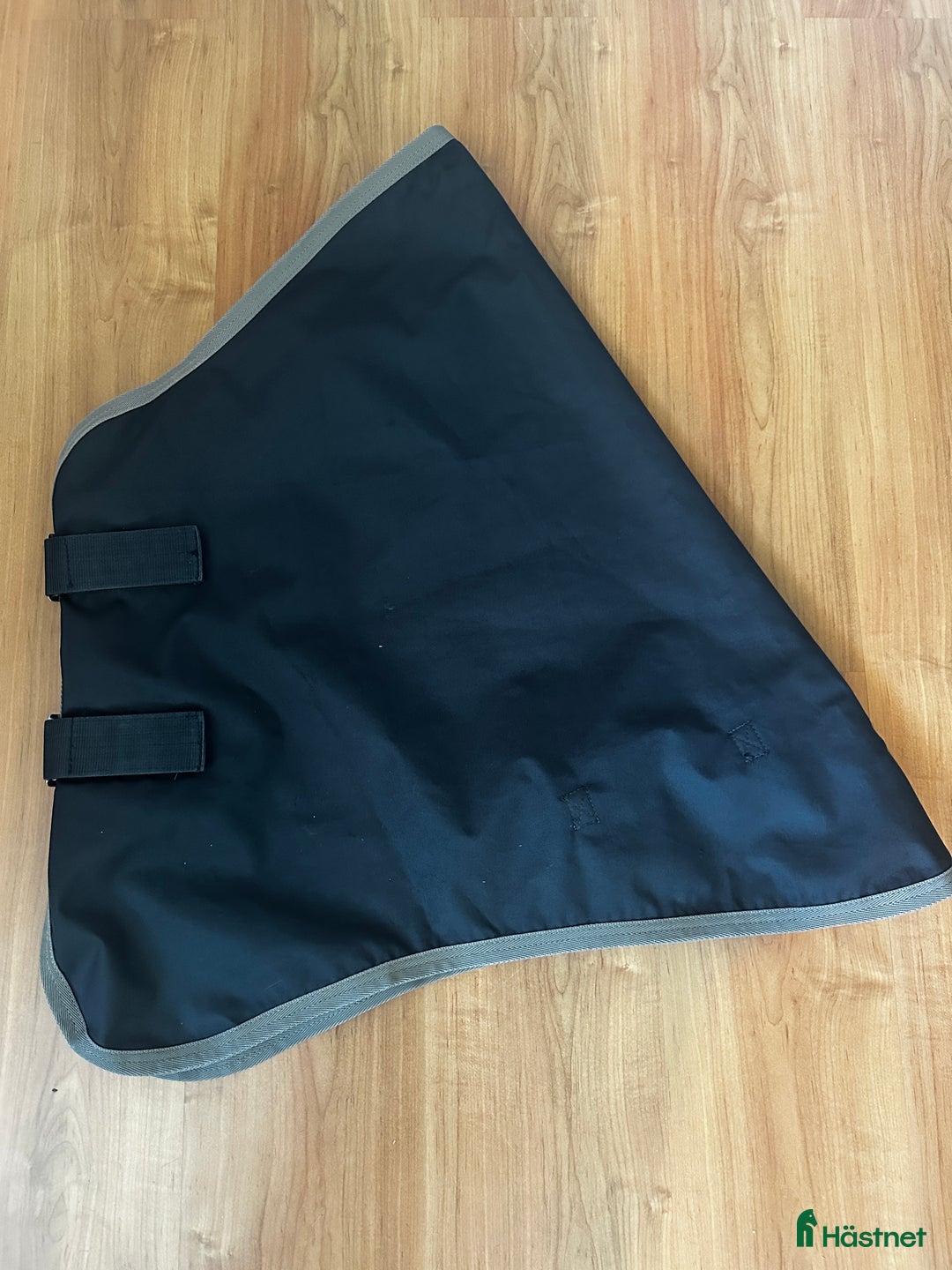 Täcken hästutrustning till salu: Halstäcke i Strängnäs - Annons 1