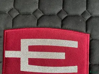 Övrig Hästutrustning hästutrustning till salu: Super snyggt rött e-logg schabrak - Annons 1