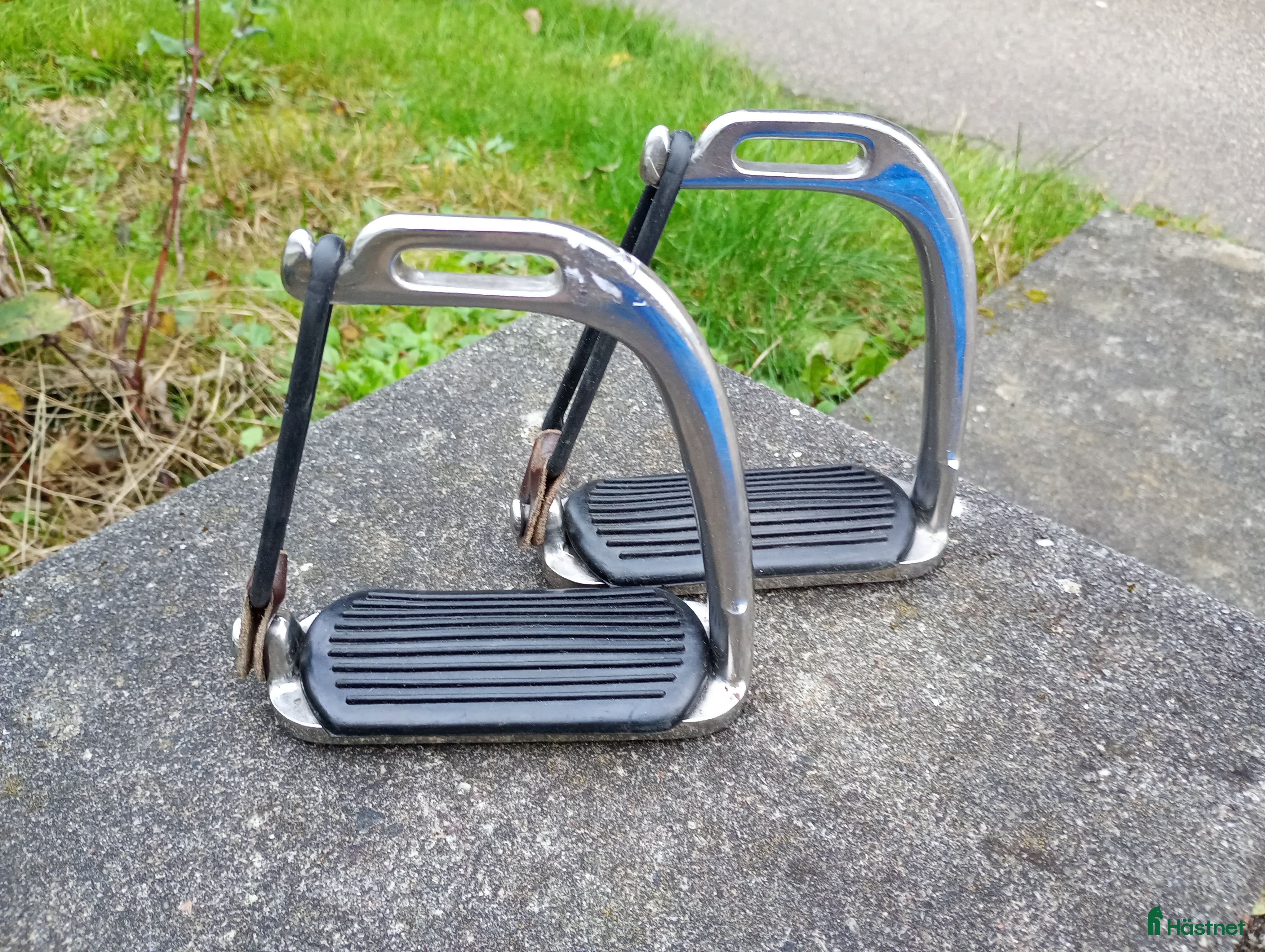 Stigbyglar hästutrustning till salu: Säkerhets stigbyglar  i Strömstad - Annons 8