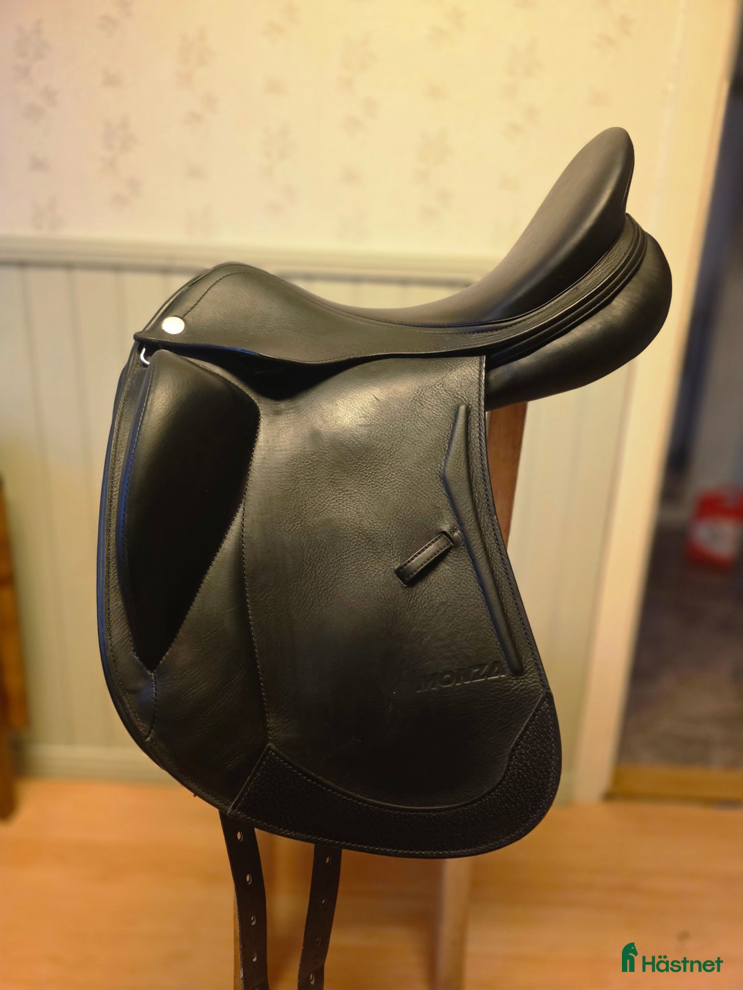 Sadlar hästutrustning till salu: Världens skönaste sadel i Vega - Annons 1