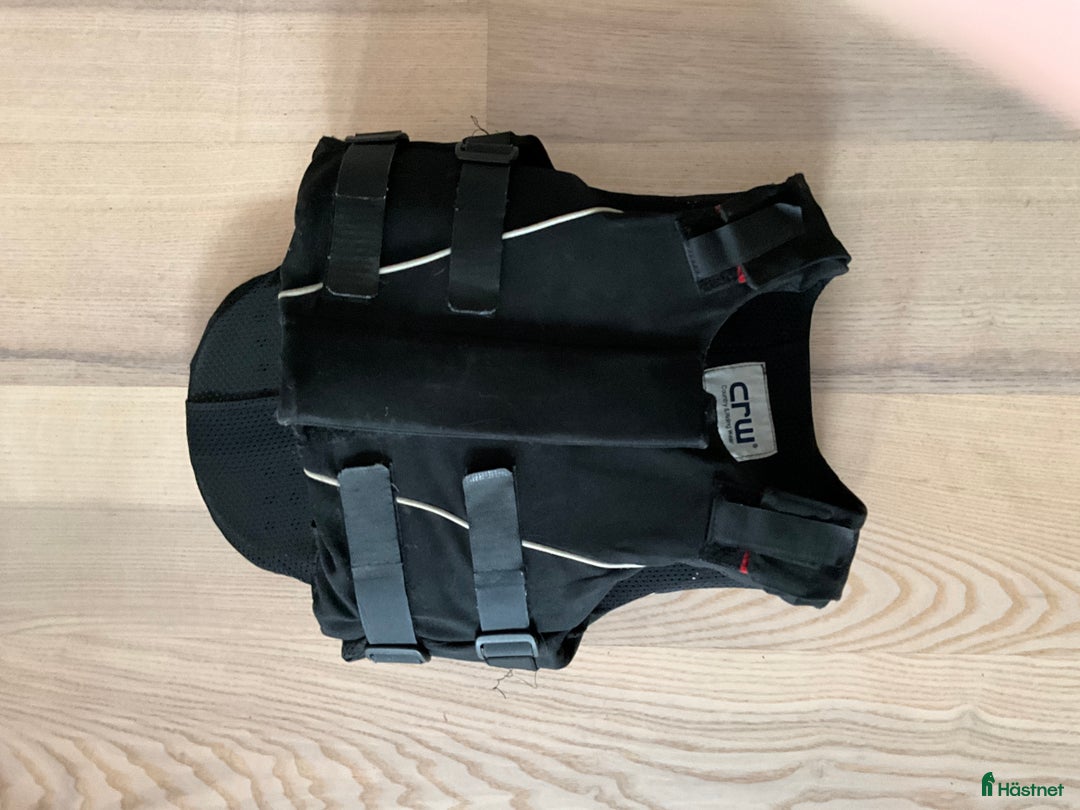 Säkerhetsvästar ryttarutrustning till salu: Säkerhetsväst storlek barn medium i Sävedalen - Annons 1