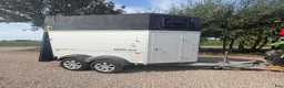 Hästtransporter  fordon & transport till salu: Fin hästtransport med sadelkammare - Annons 1