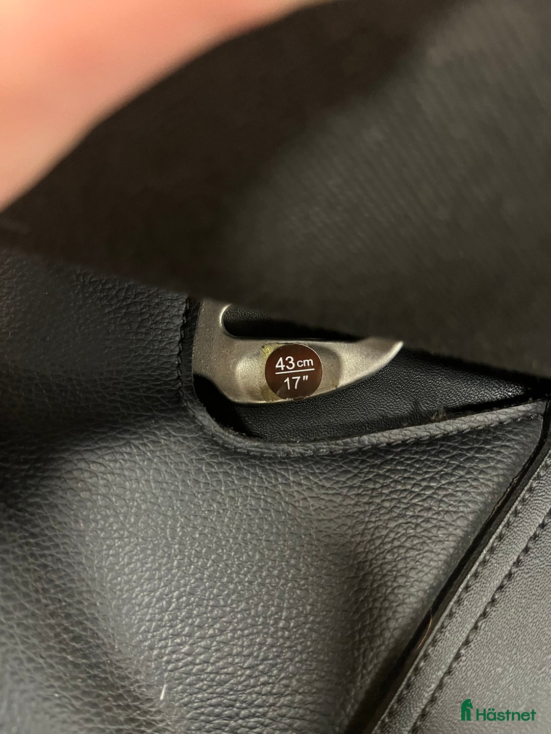 Sadlar hästutrustning till salu: Wintec dressyr syntetsadel  i Landsbro - Annons 3