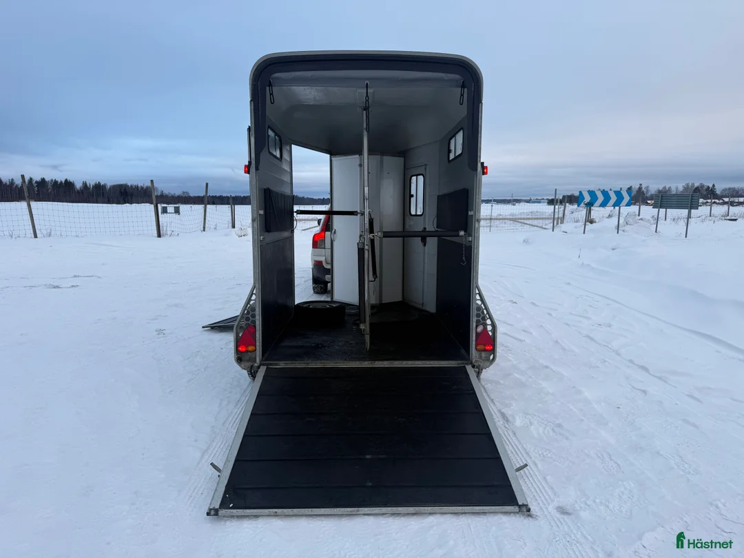 Hästtransporter  fordon & transport till salu: Cheval Touring Country -21 - Fronturlastning - Annons 4