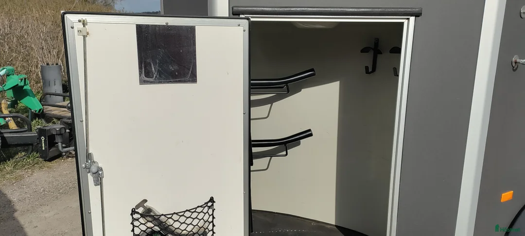 Hästtransporter  fordon & transport till salu: Hästtransport med stepup - Annons 7
