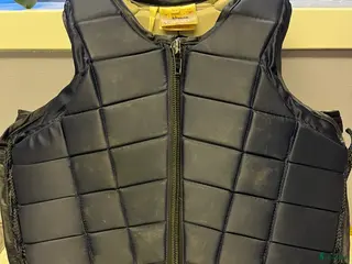 Säkerhetsvästar ryttarutrustning till salu: Racesafe väst i gott skick i Hindås - Annons 17