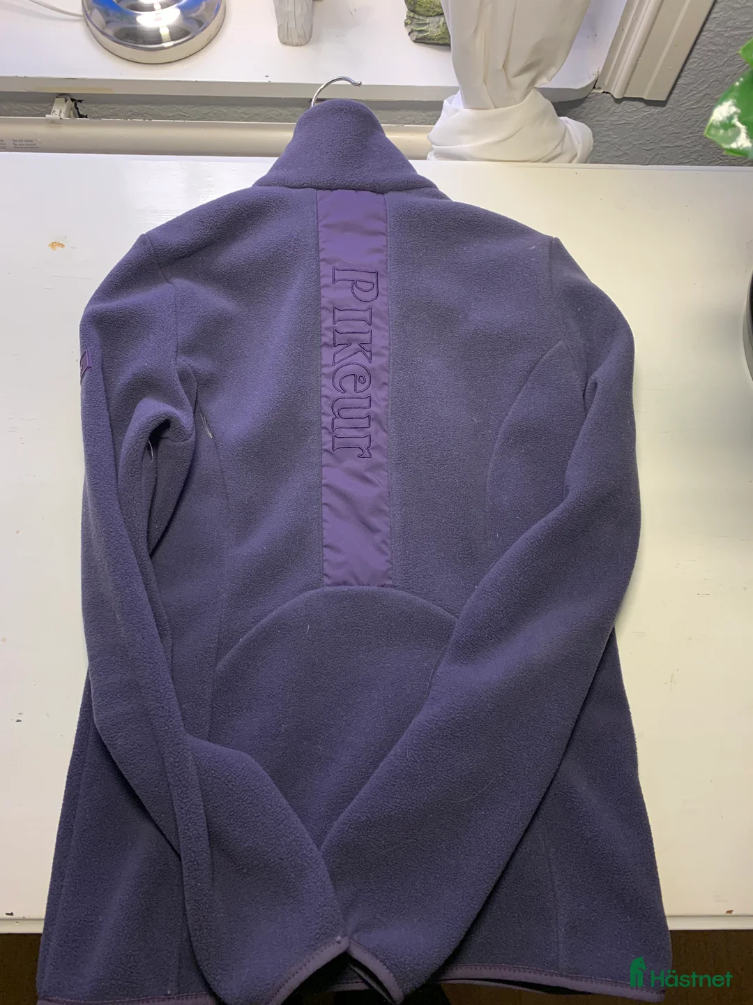 Jackor & Kavajer ryttarutrustning till salu: Så fin lila fleecekofta från Pikeur storlek M  - Annons 6