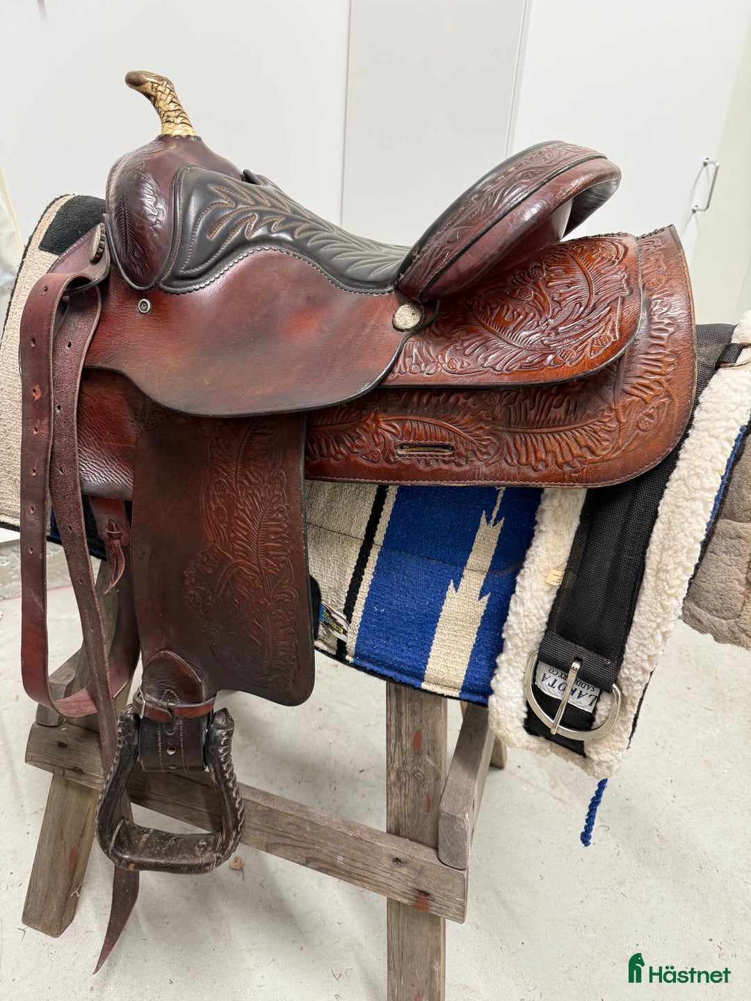 Sadlar hästutrustning till salu: Hereford tex tan westernsadel inkl sadelgjord/pad i Växjö - Annons 1