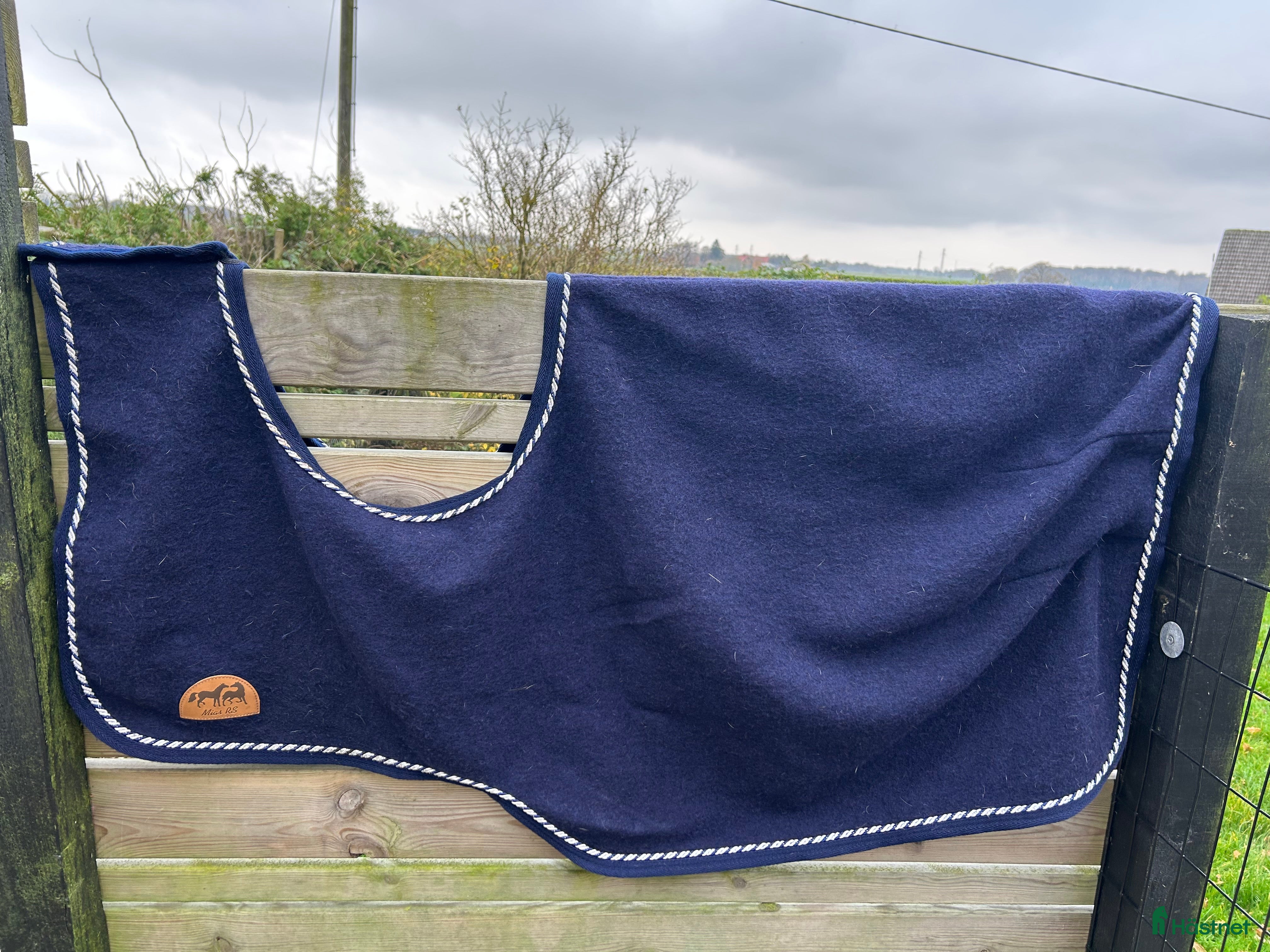 Täcken hästutrustning till salu: Mias Ull M i Mörarp - Annons 18