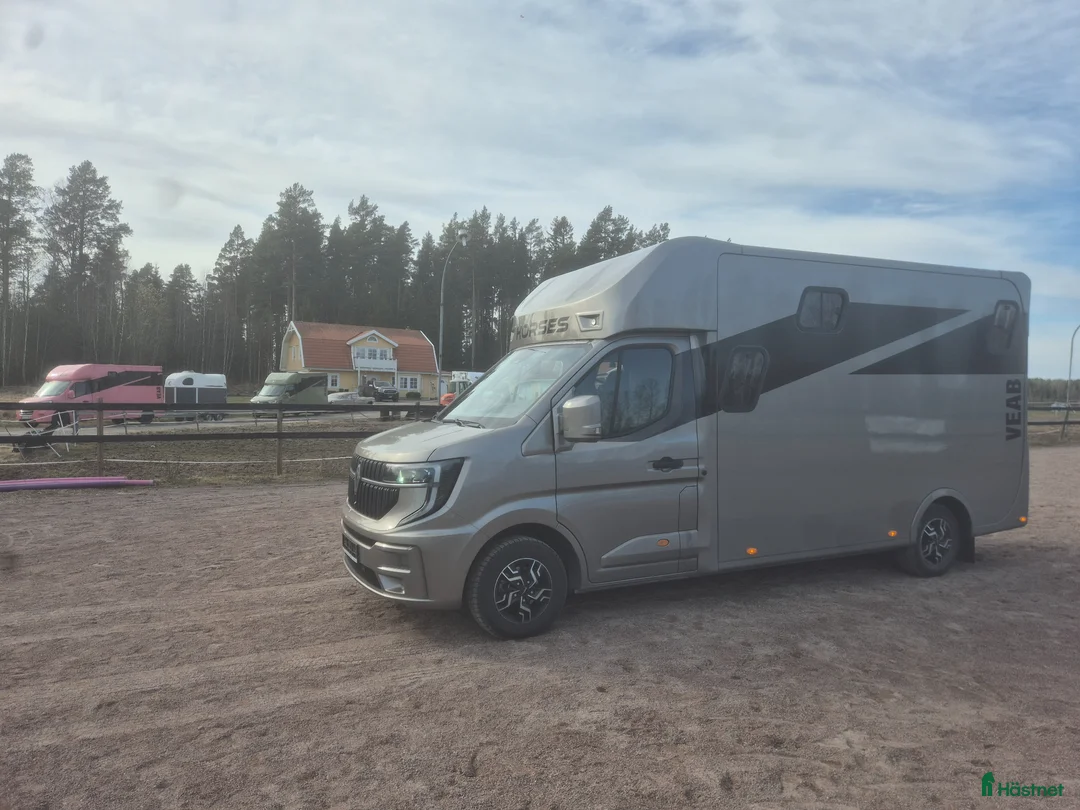 Hästlastbilar  fordon & transport till salu: Meetingbuss I nyskick med Stuterinredning årsm 24- i Falun - Annons 2