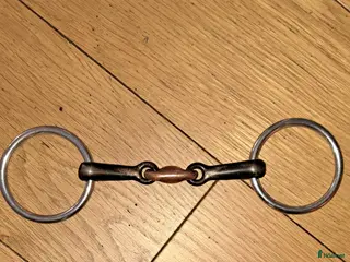 Bett hästutrustning till salu: Tredelat bett i Örby - Annons 3