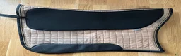 Schabrak & Vojlockar hästutrustning till salu: Grandeur schabrak beige - Annons 1