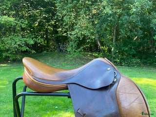 Sadlar hästutrustning till salu: Eric Tomas hoppsadel i Perstorp - Annons 21