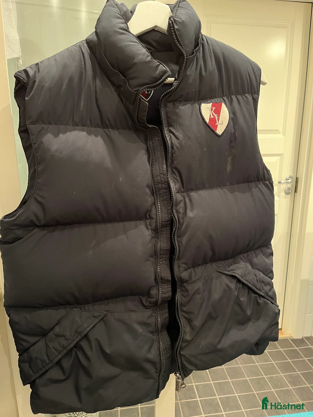 Övrigt Ridkläder ryttarutrustning till salu: Fin kingsland väst i Bålsta - Annons 1