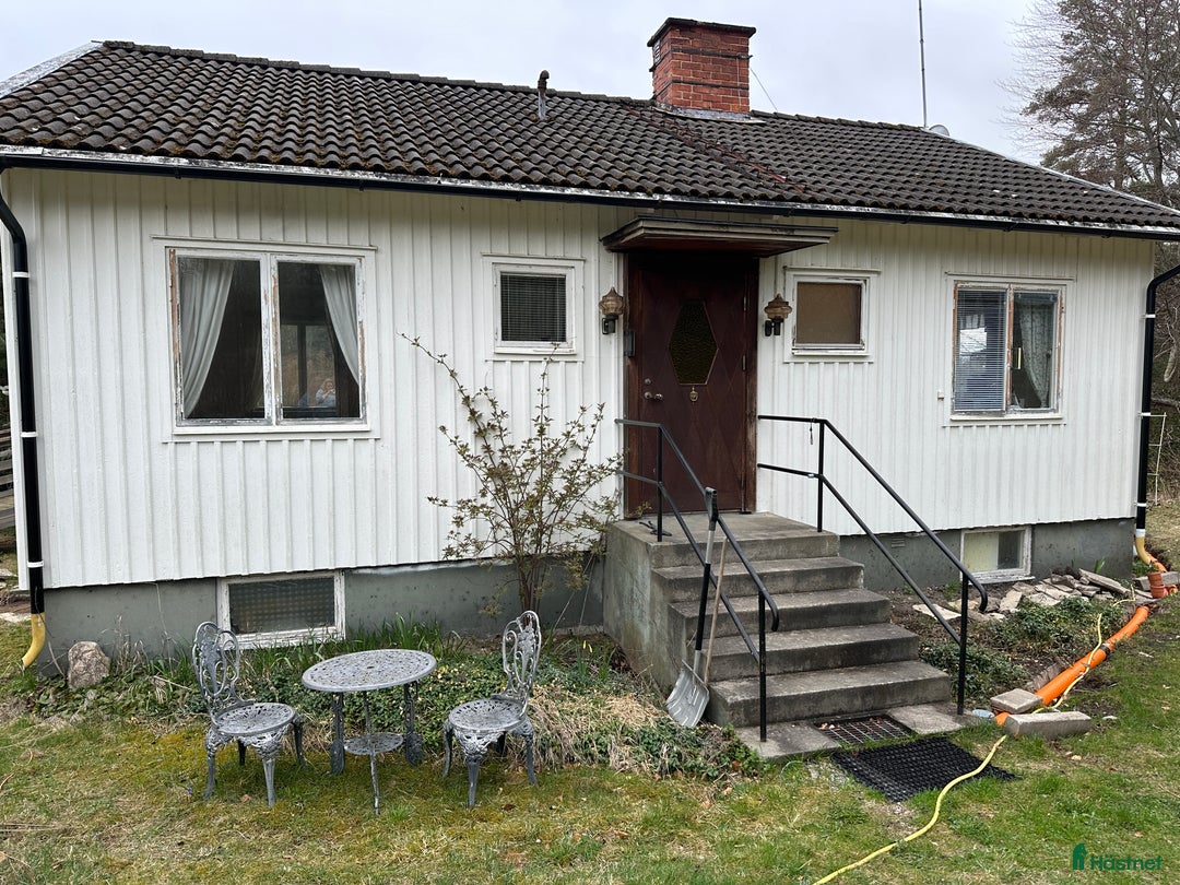  stallplats finnes: Möblerat hus och stall med två hästboxar uthyres i Mölnbo - Annons 2