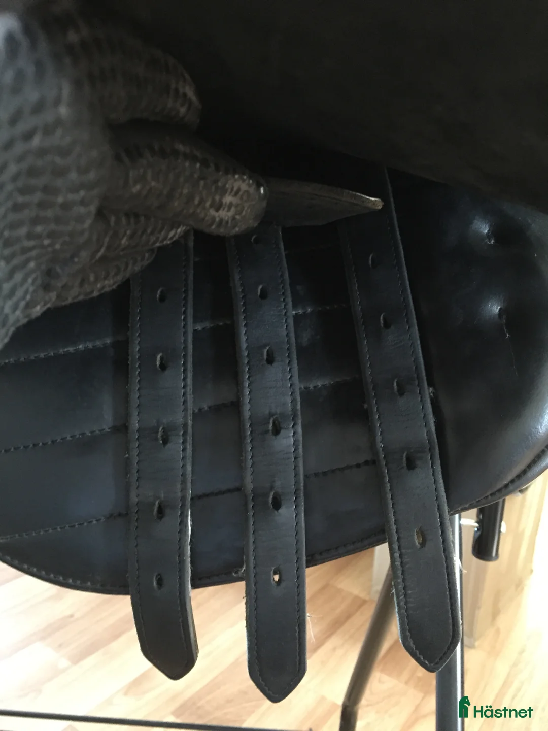 Sadlar hästutrustning till salu: Akademisk sadel (med fårskinns säte) - Annons 9