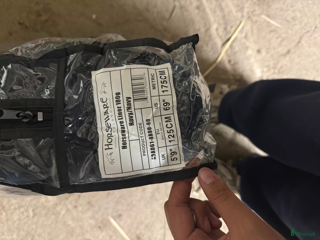 Täcken hästutrustning till salu: Horseware ireland Liner 100g marinblått i Tierp - Annons 5