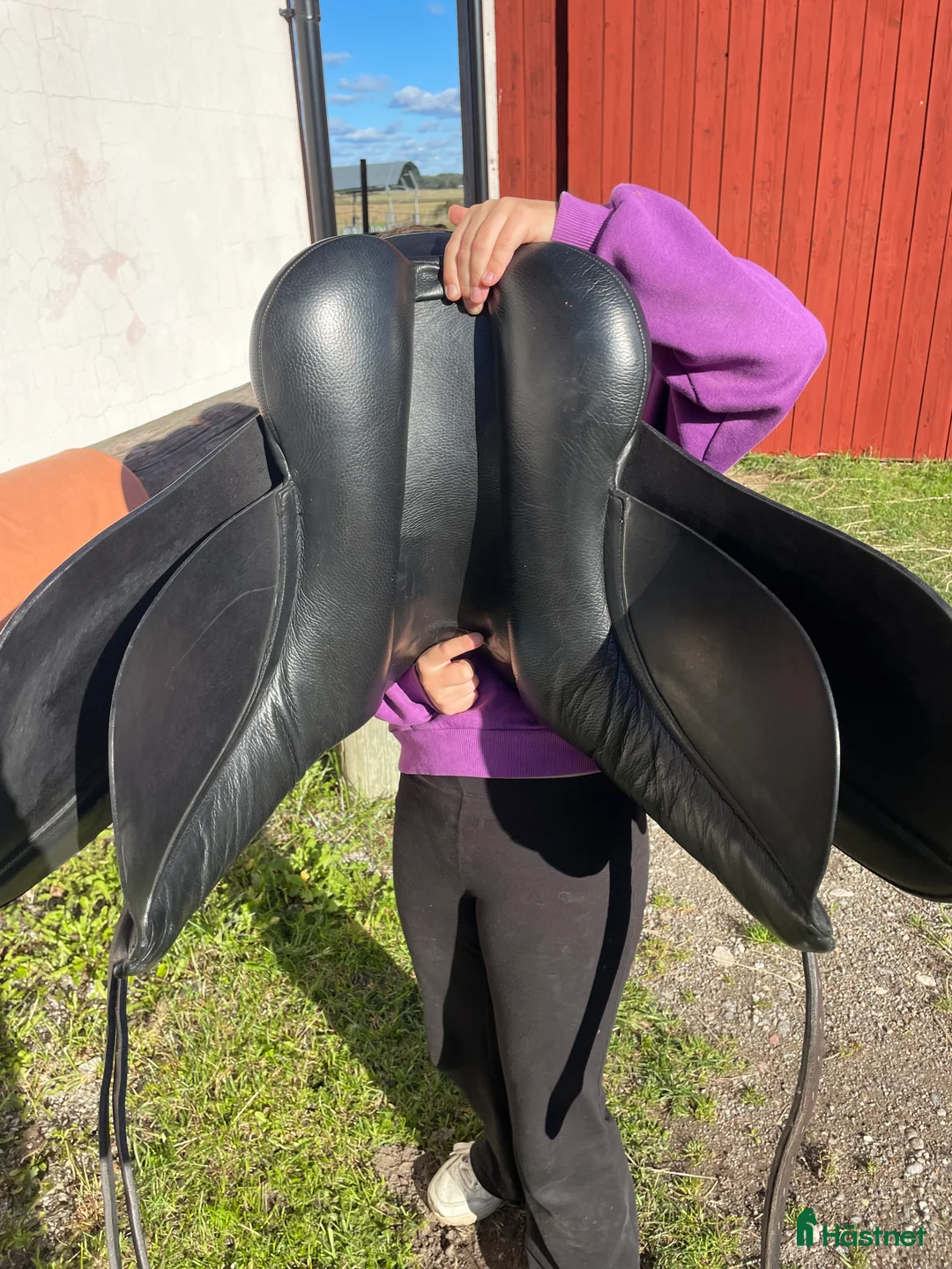 Sadlar hästutrustning till salu: Dressyrsadel i mycket fint skick  i Sala - Annons 10
