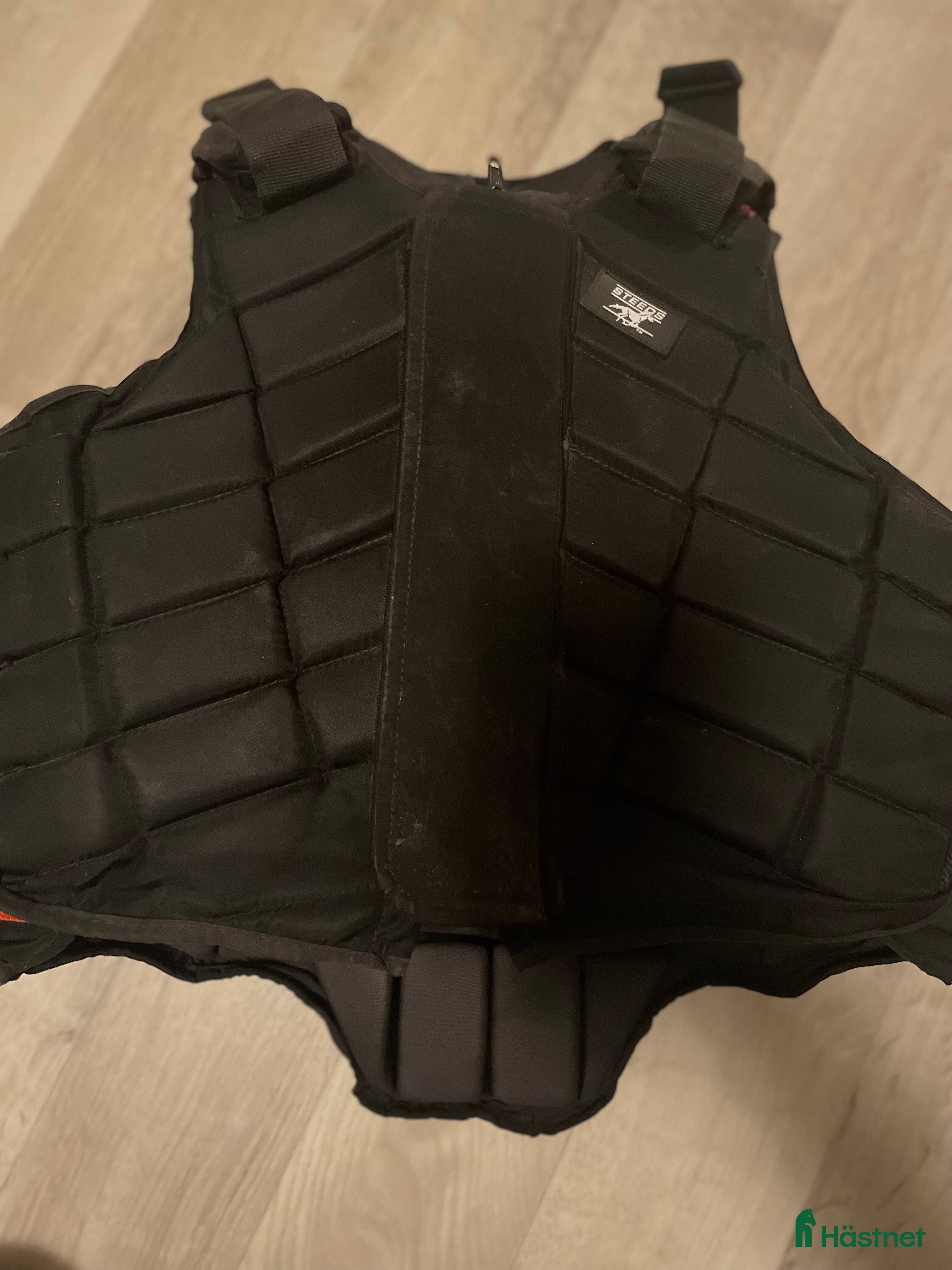 Säkerhetsvästar ryttarutrustning till salu: 2 ridvästar till salu - Annons 18