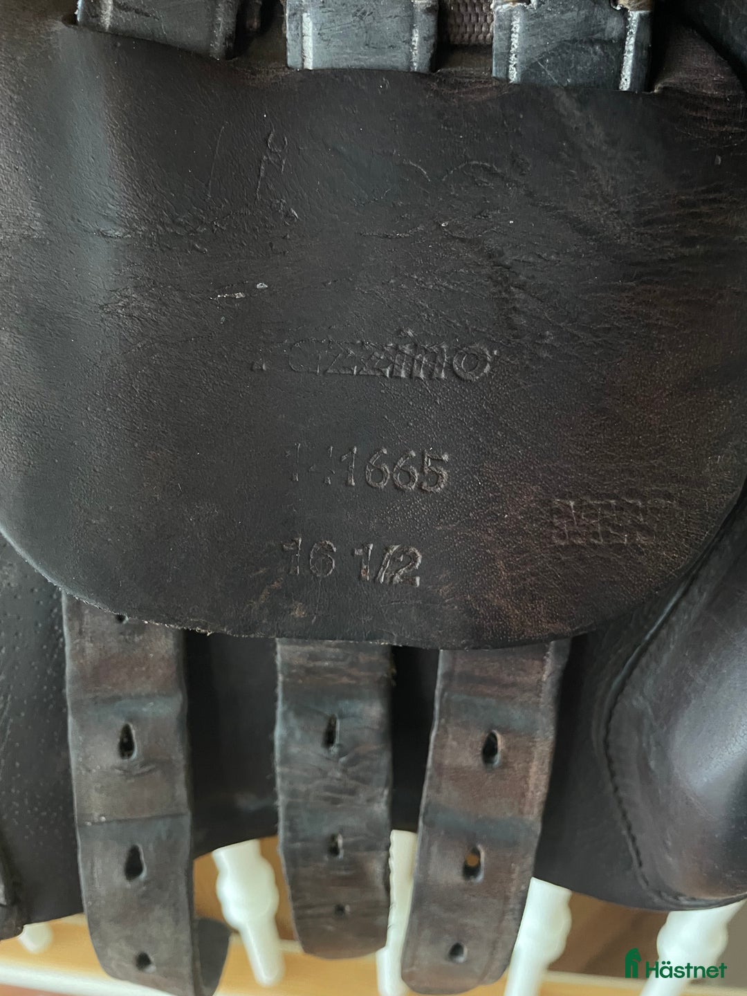 Sadlar hästutrustning till salu: Fin Lippo hoppsadel i Västerfärnebo - Annons 5