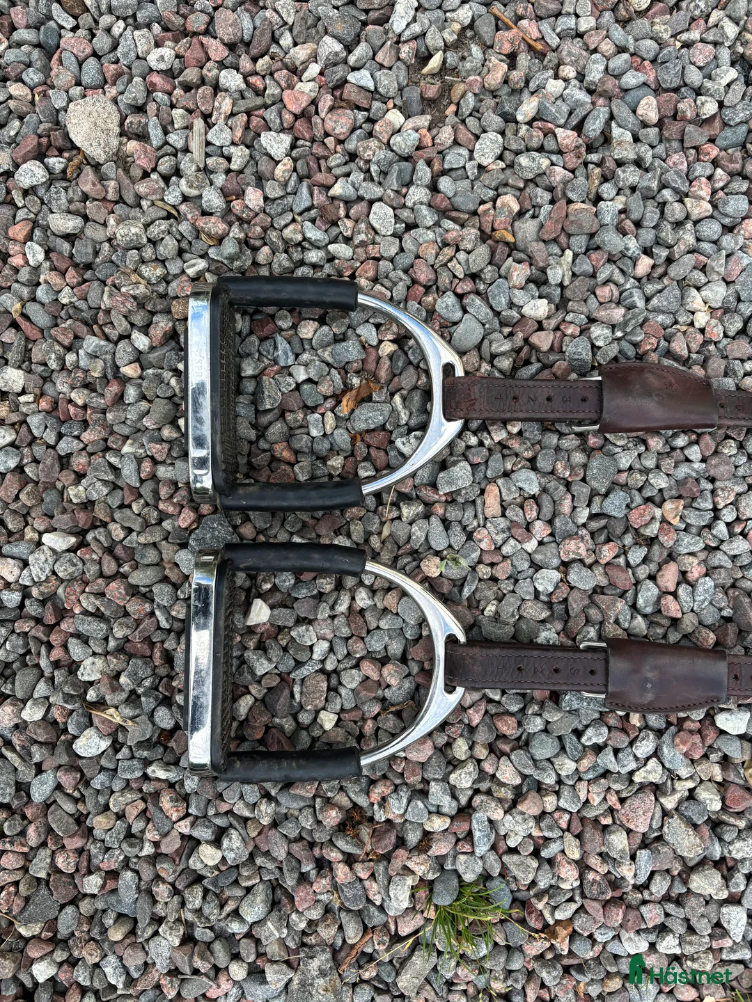 Stigbyglar hästutrustning till salu: Sprenger säkerhetsstigbygel i Farsta - Annons 1