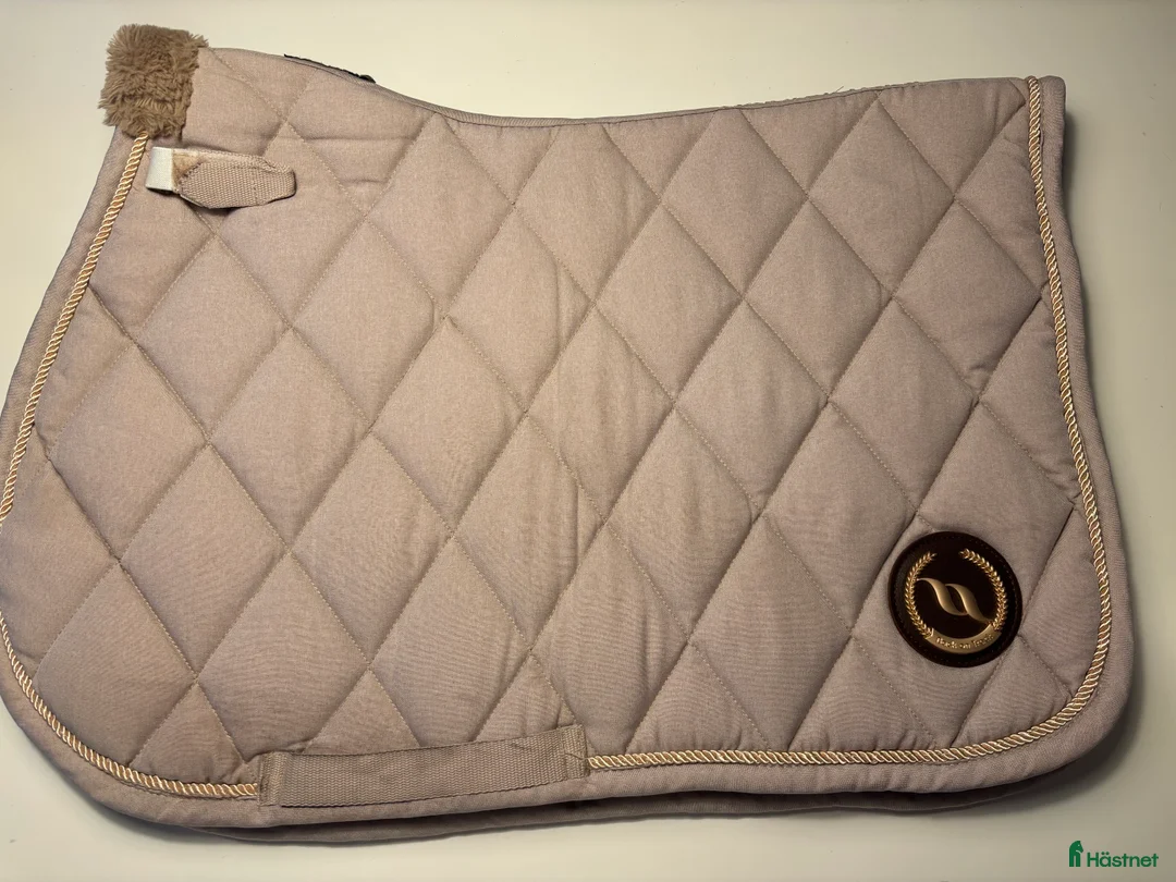 Schabrak & Vojlockar hästutrustning till salu: Back on Track hoppschabrak  i Lidingö - Annons 3