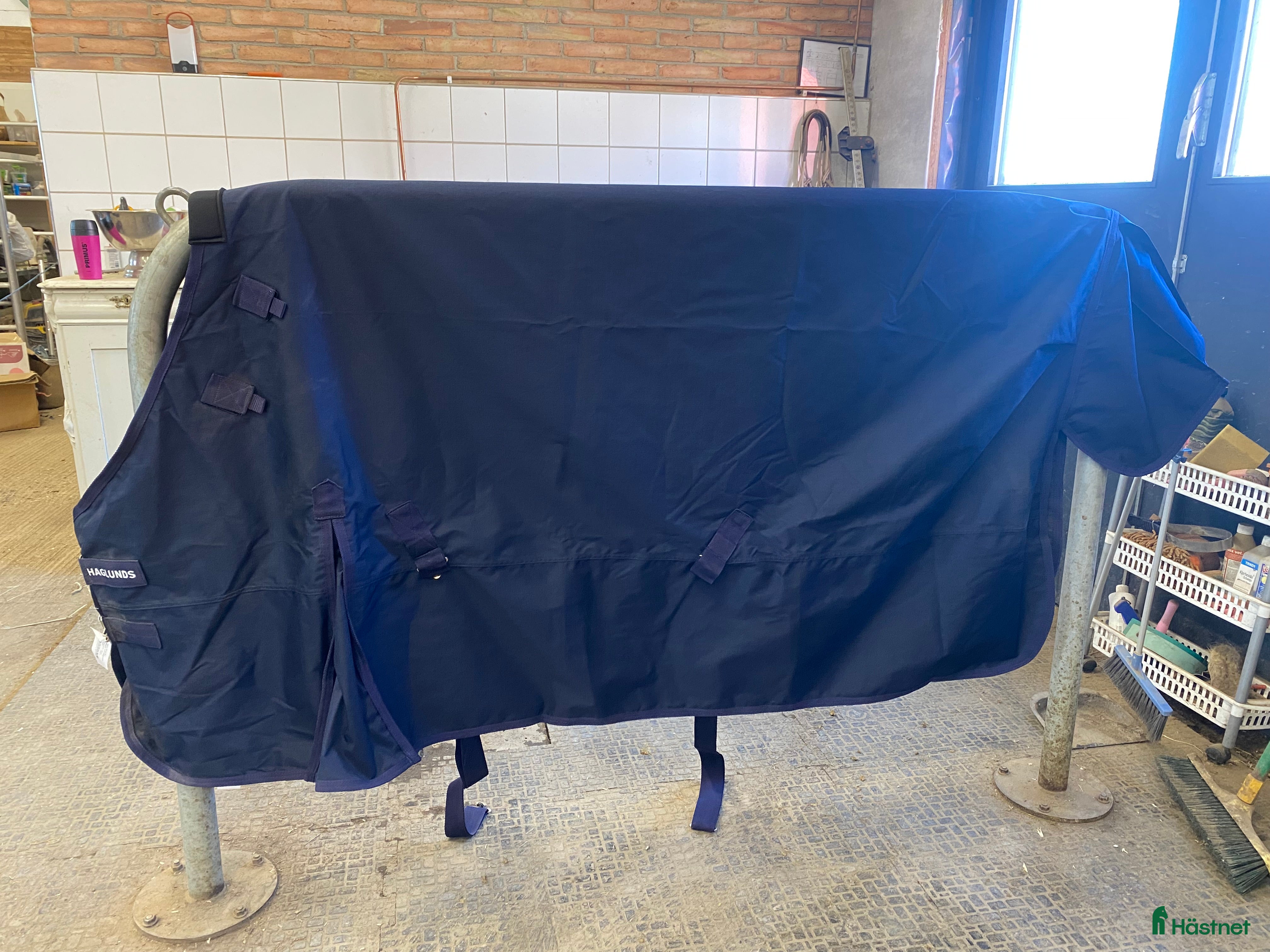 Täcken hästutrustning till salu: Olika täcken i Valbo - Annons 4