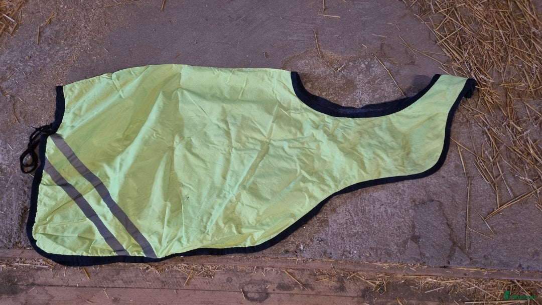 Täcken hästutrustning till salu: Reflexridtäcke i Färentuna - Annons 1