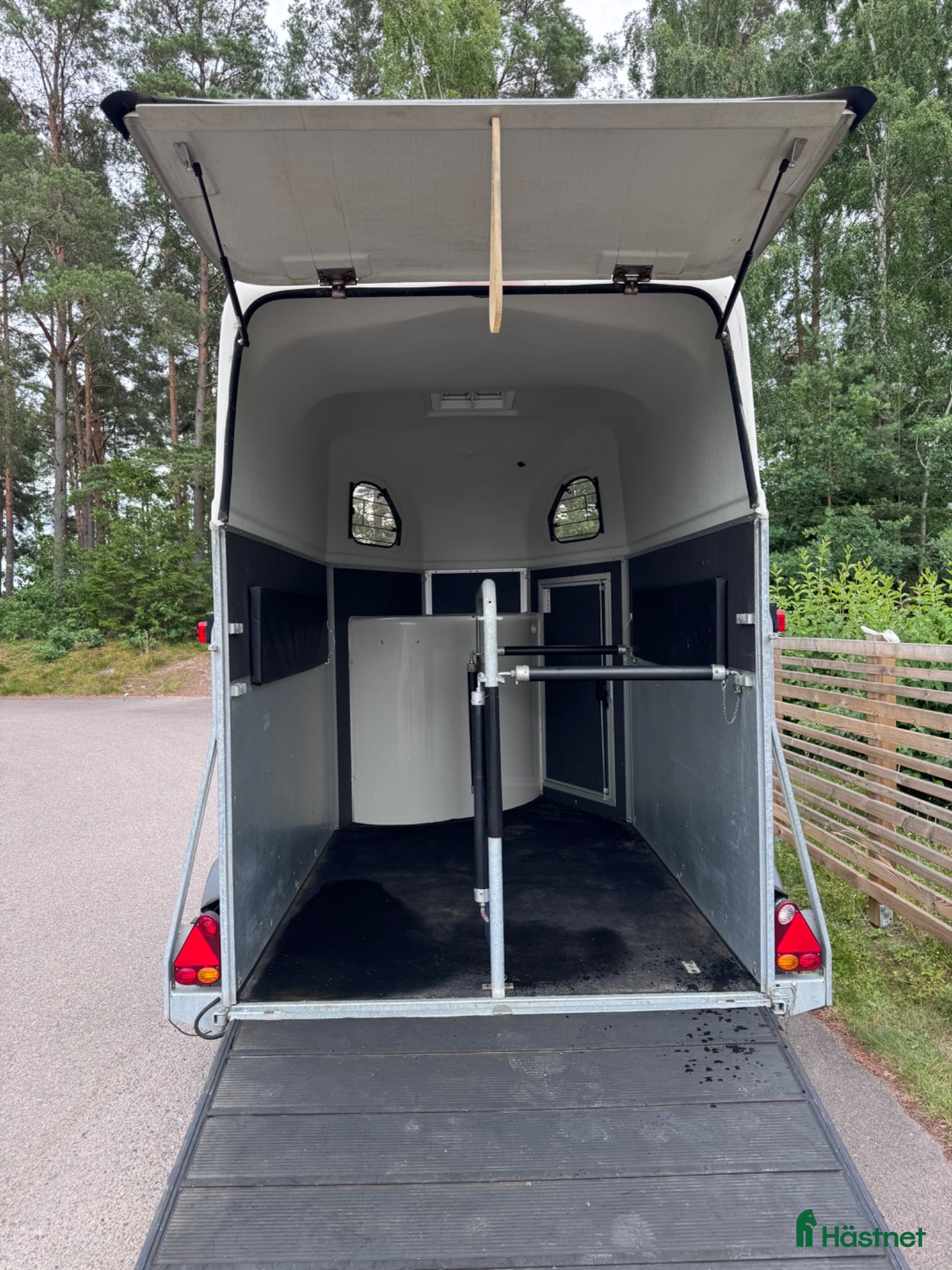 Hästtransporter  fordon & transport till salu: Smidig välskött transport med hög lastvikt - Annons 2