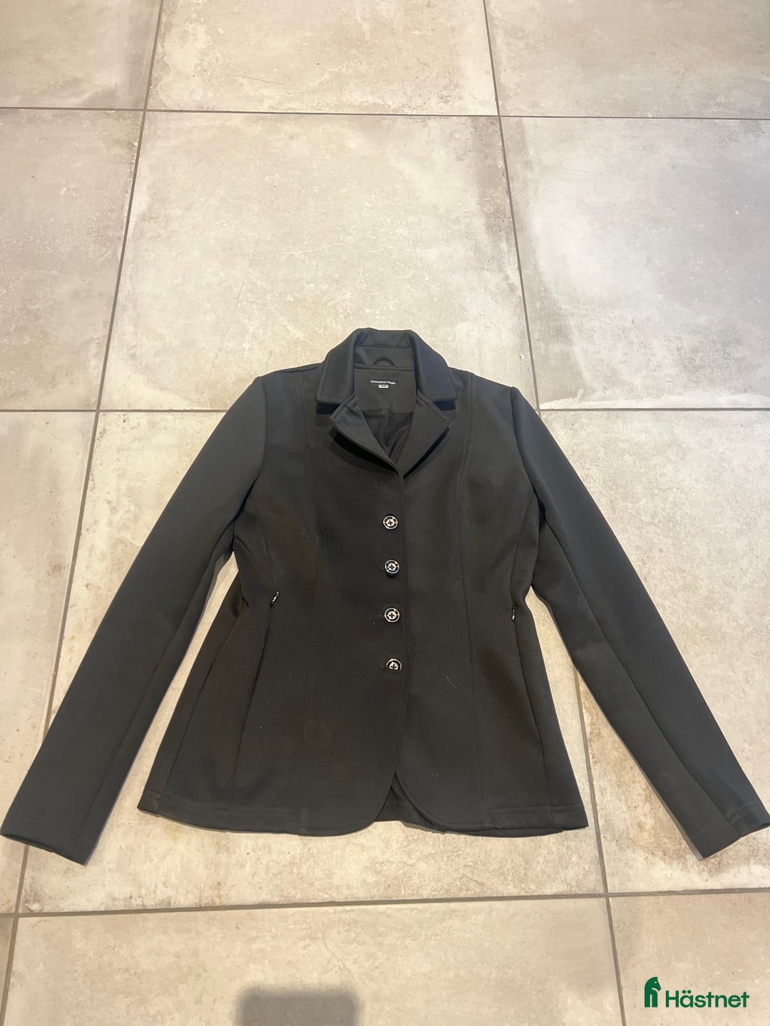 Jackor & Kavajer ryttarutrustning till salu: Svart tävlingskavaj strl 34 i Höör - Annons 1