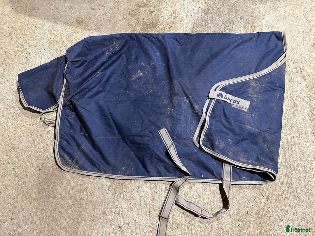 Täcken hästutrustning till salu: Bucas freedom i Borlänge - Annons 1