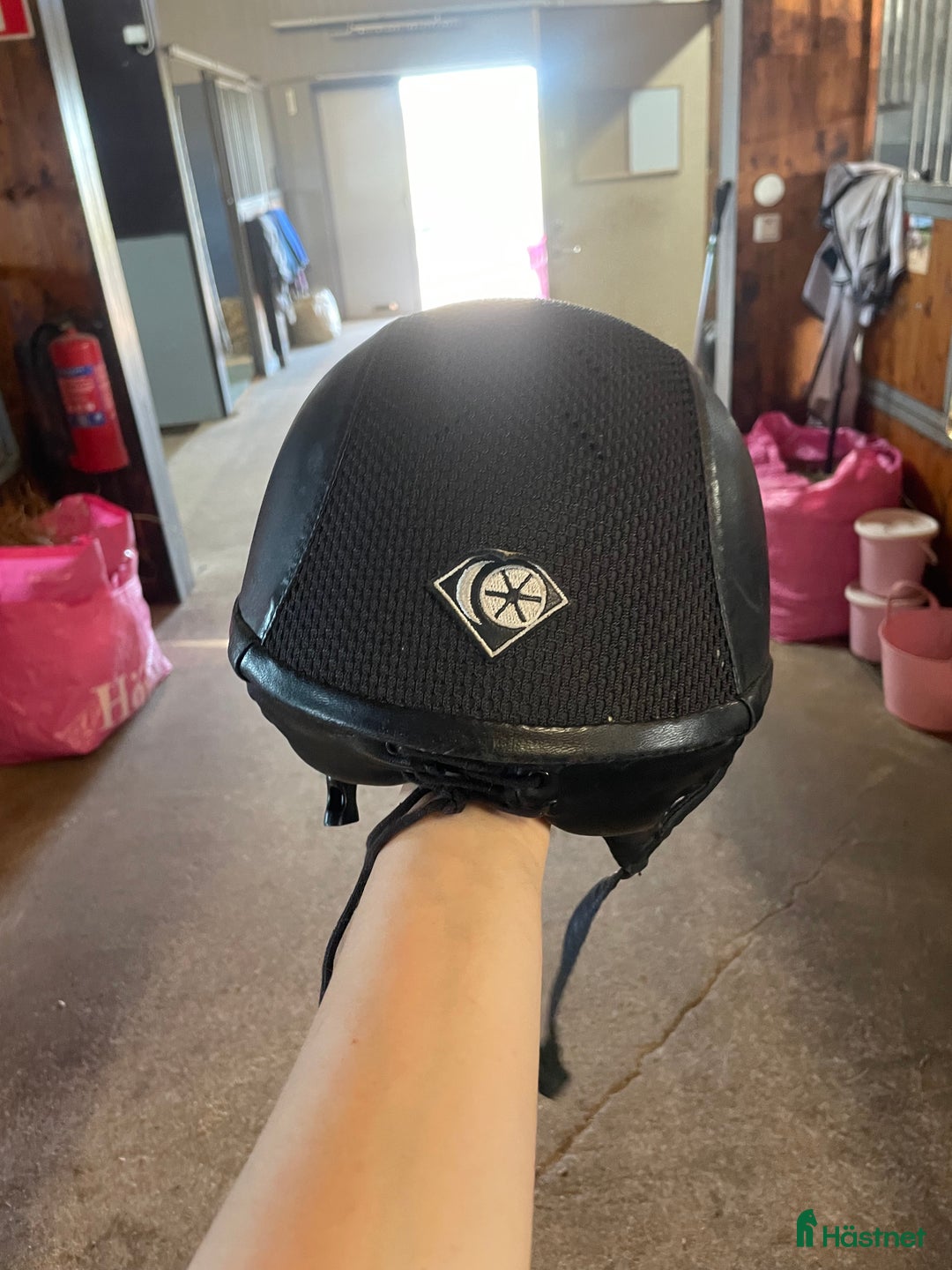 Hjälmar ryttarutrustning till salu: Hjälm, Charles Owen, skinn, 56 i Helsingborg - Annons 4