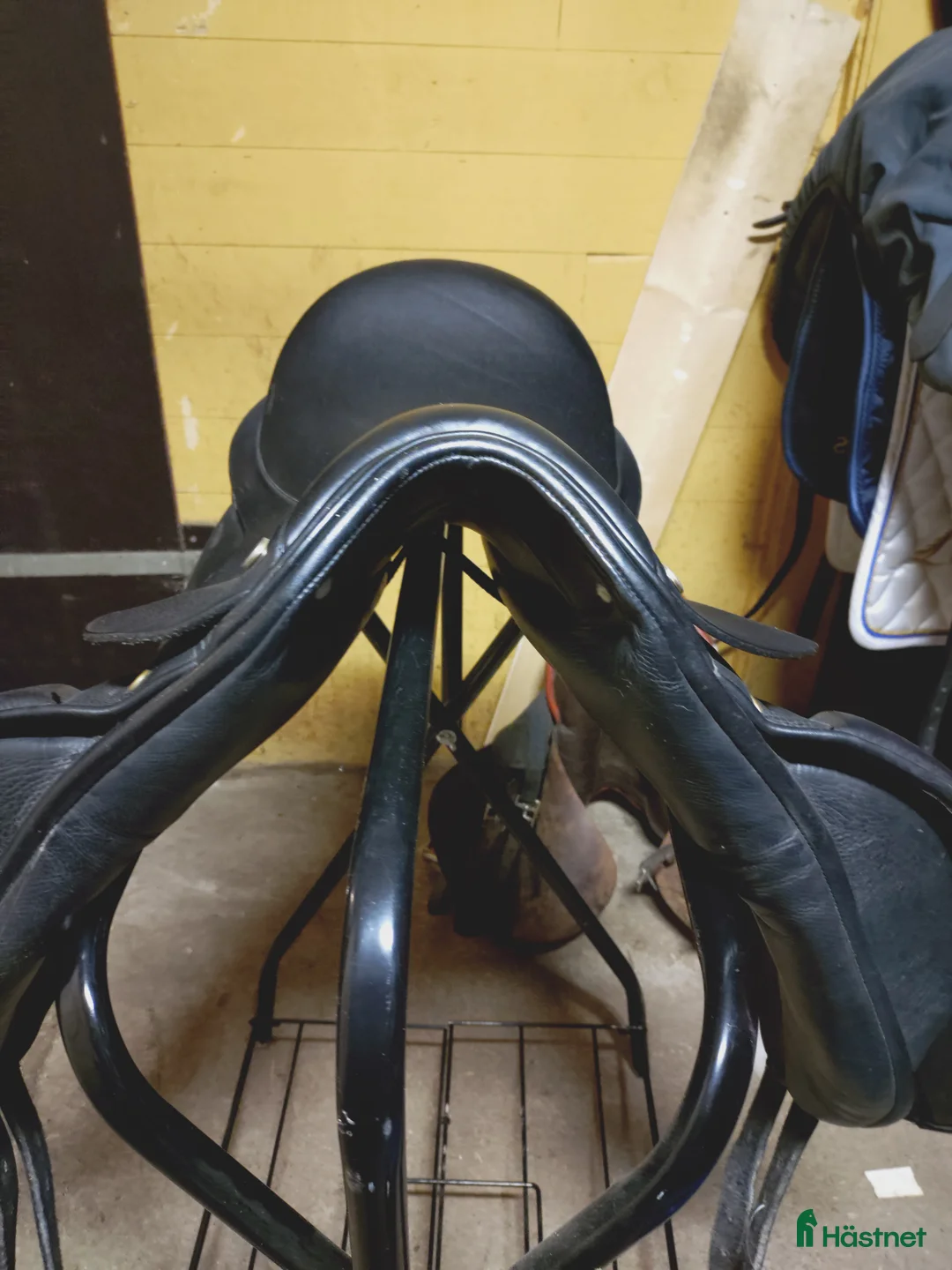 Sadlar hästutrustning till salu: Perfekt första dressyr sadel  i Årsunda - Annons 2