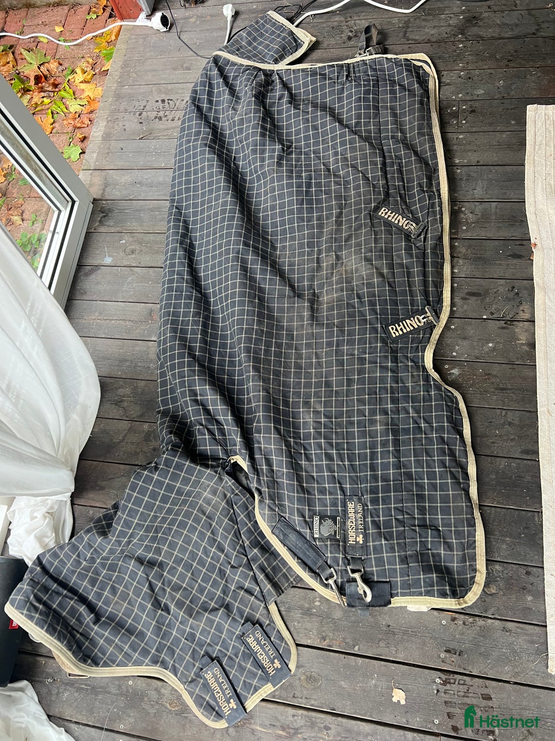 Täcken hästutrustning till salu: HW täcken i Enköping - Annons 1