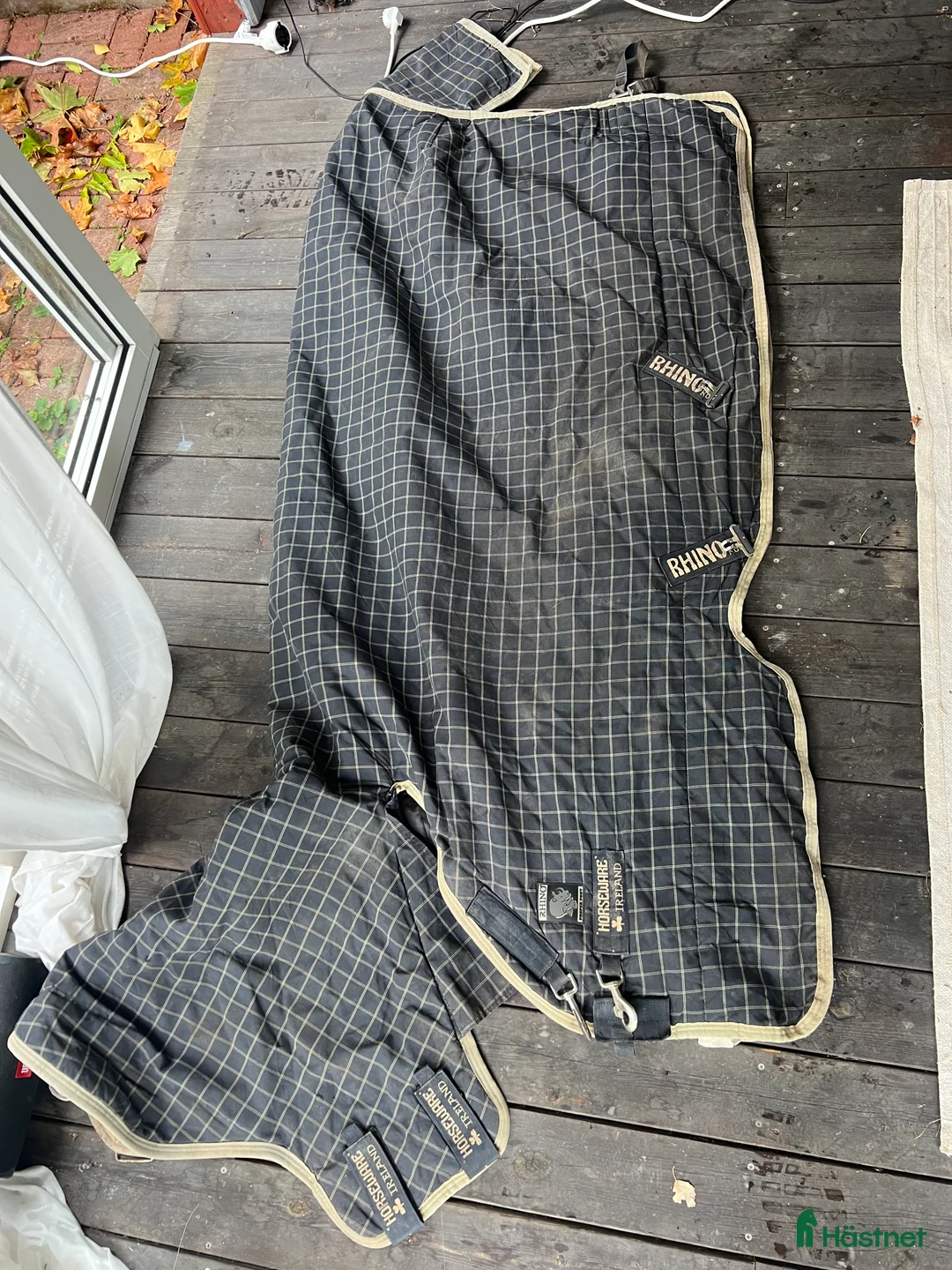 Täcken hästutrustning till salu: HW täcken i Enköping - Annons 1