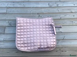 Schabrak & Vojlockar hästutrustning Hansbo Schabrak rosa - Annons 1