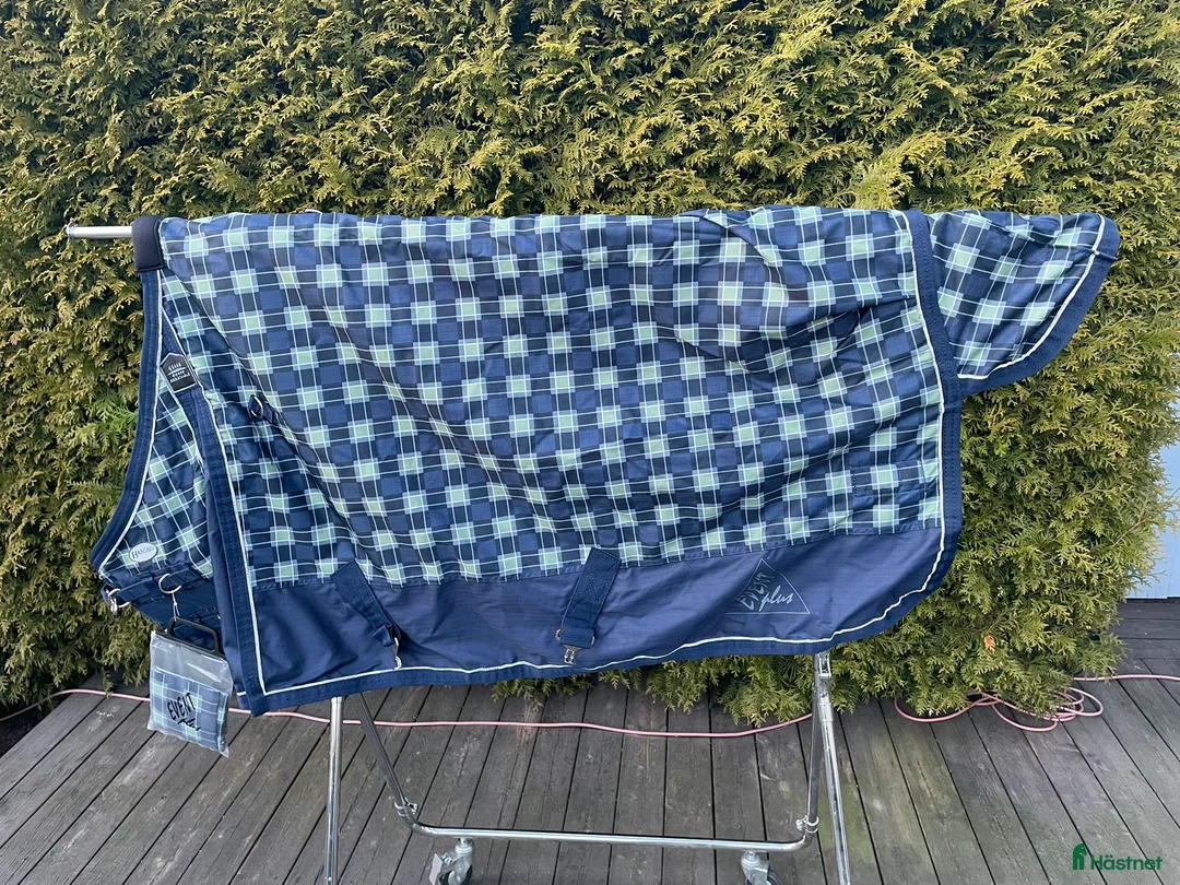 Täcken hästutrustning till salu: Täcke Hansbo 200g - Annons 1