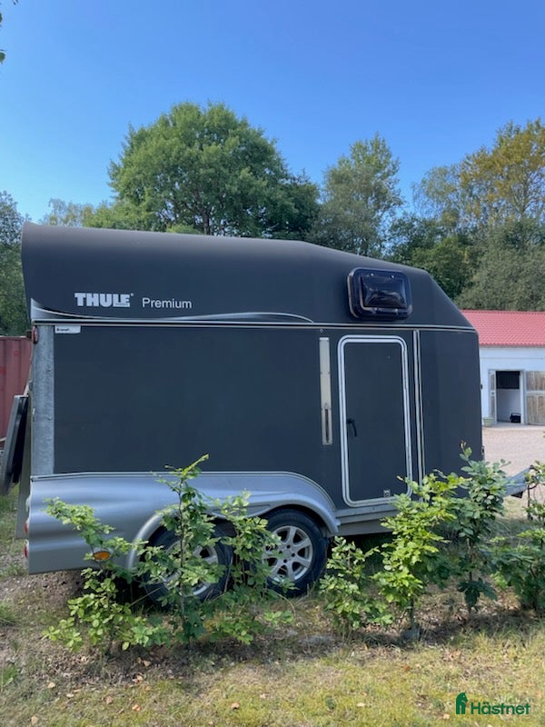 Hästtransporter  fordon & transport till salu: Välvårdad Thule i Teckomatorp - Annons 1