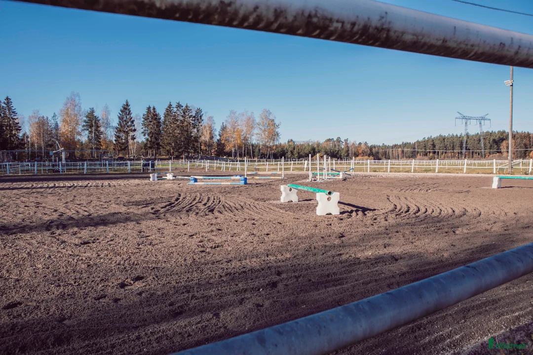  stallplats finnes: Boxplats m ridhus, två ridbanor och service Bålsta - Annons 7