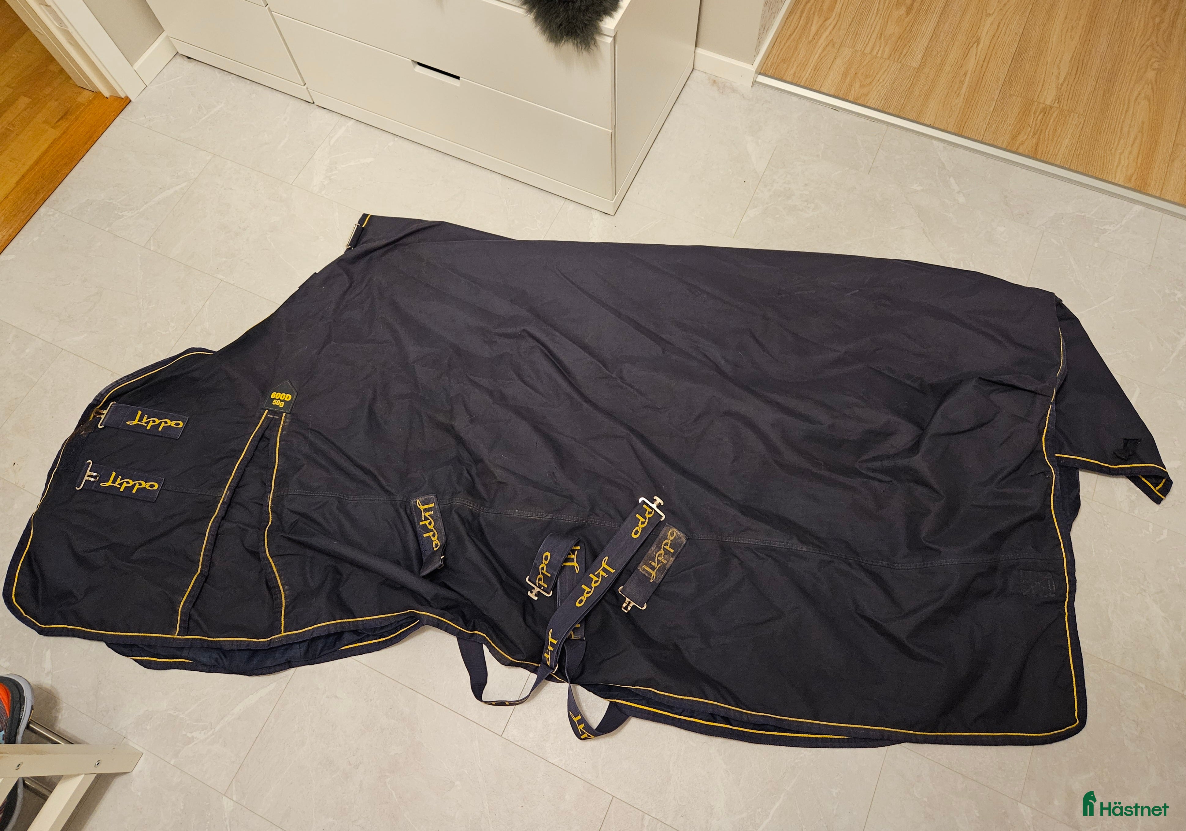 Täcken hästutrustning till salu: Övergångstäcke i Linköping - Annons 24