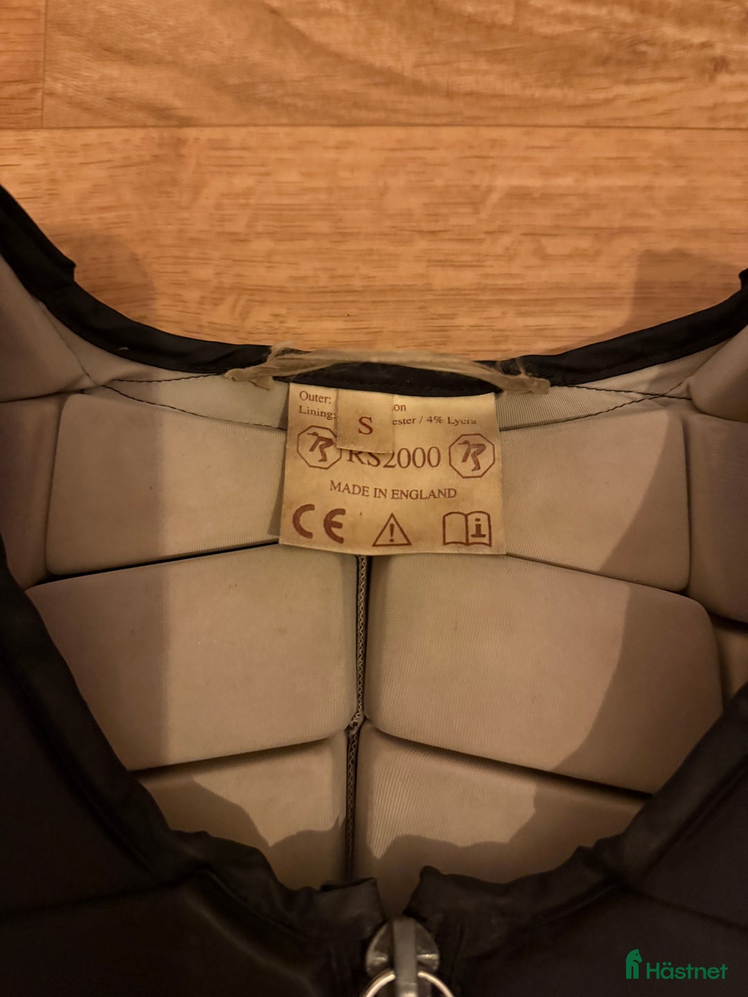 Säkerhetsvästar ryttarutrustning till salu: Racesafe väst i Västerås - Annons 3