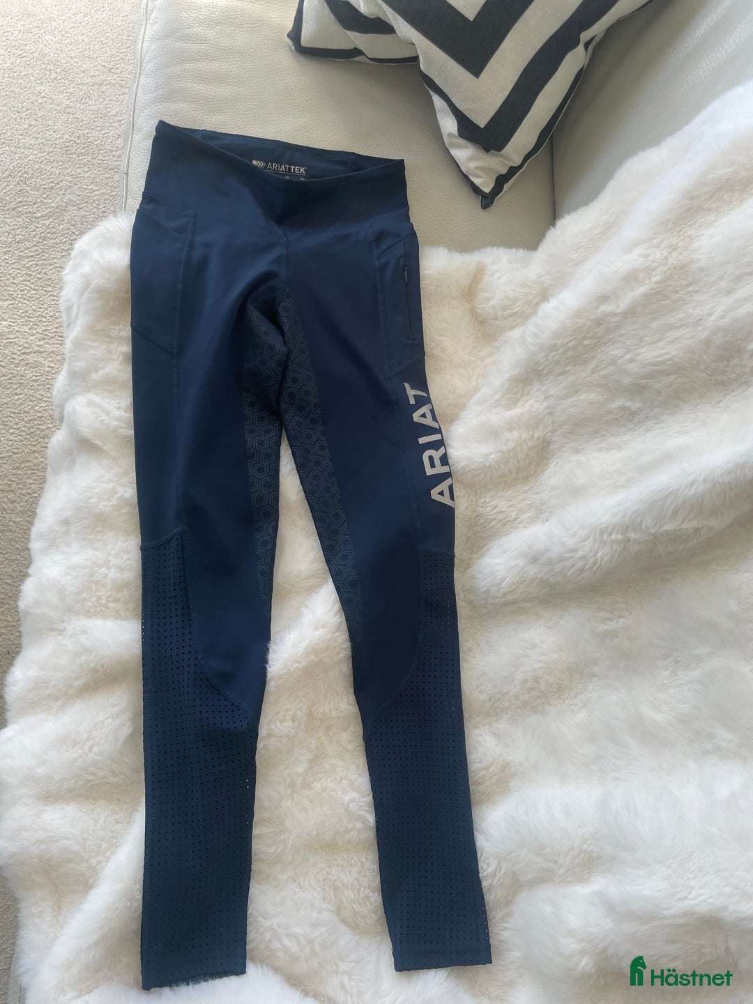 Ridbyxor ryttarutrustning till salu: Ariat byxa i Svärtinge - Annons 1