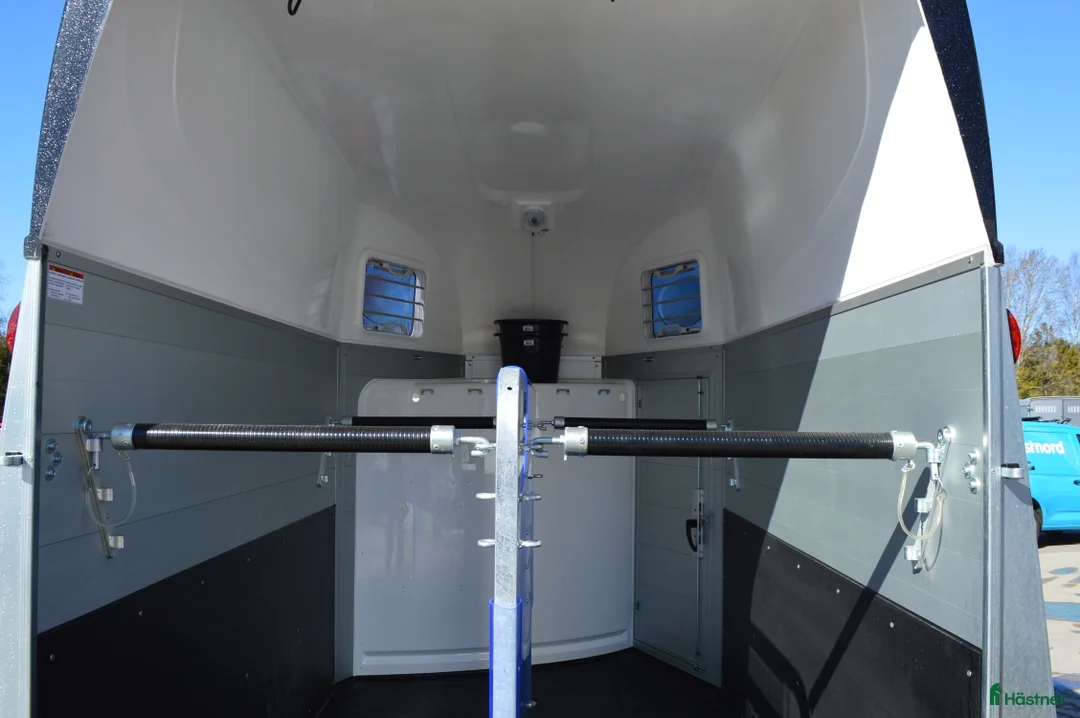 Hästtransporter  fordon & transport till salu: Humbaur Equitos Alu i Kvicksund - Annons 5