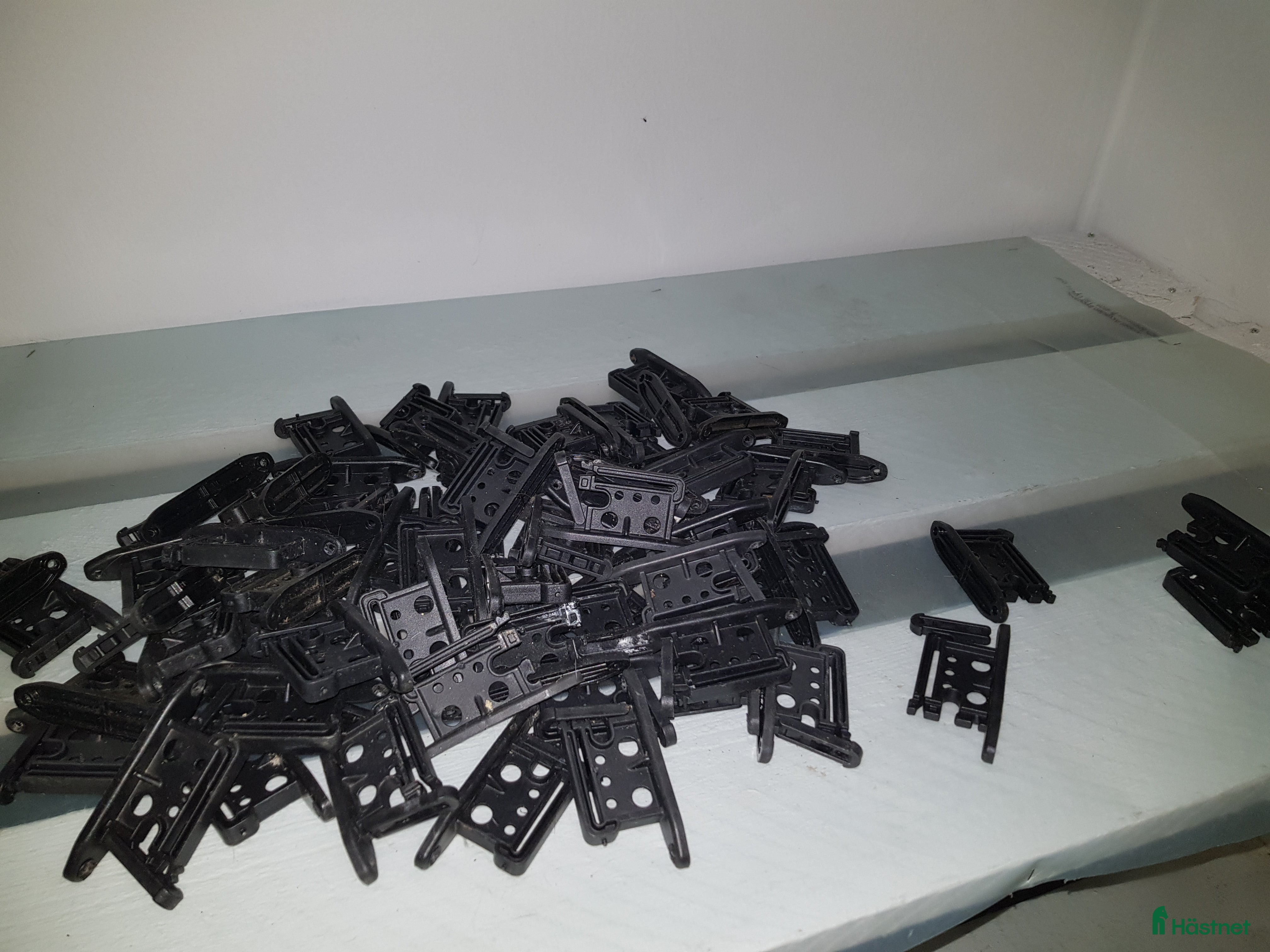 Stallinredning, stängsel & gård övrig utrustning till salu: Bandisolatorer och bandsträckare i Söråker - Annons 3