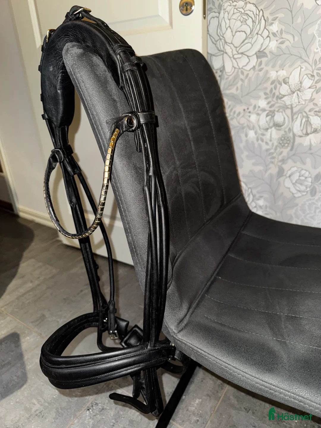 Träns hästutrustning till salu: Finesse kandar storlek full svart/mässing i Motala - Annons 2