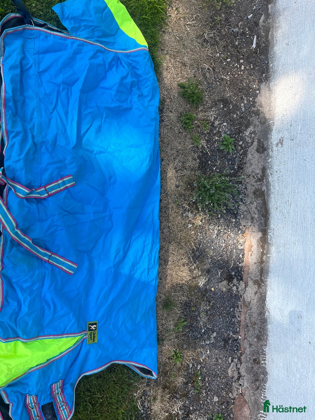 Täcken hästutrustning till salu: Vintertäcke i Vänersborg - Annons 1