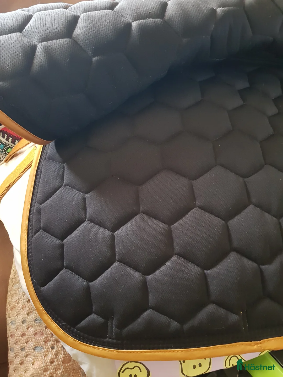 Schabrak & Vojlockar hästutrustning till salu: Hansbro sport Golden schabrak dr pony i Söråker - Annons 3