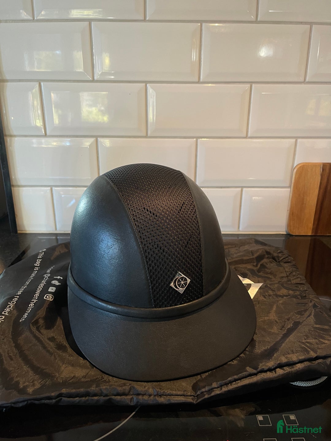 Hjälmar ryttarutrustning till salu: Charles Owen hjälm i Kramfors - Annons 4