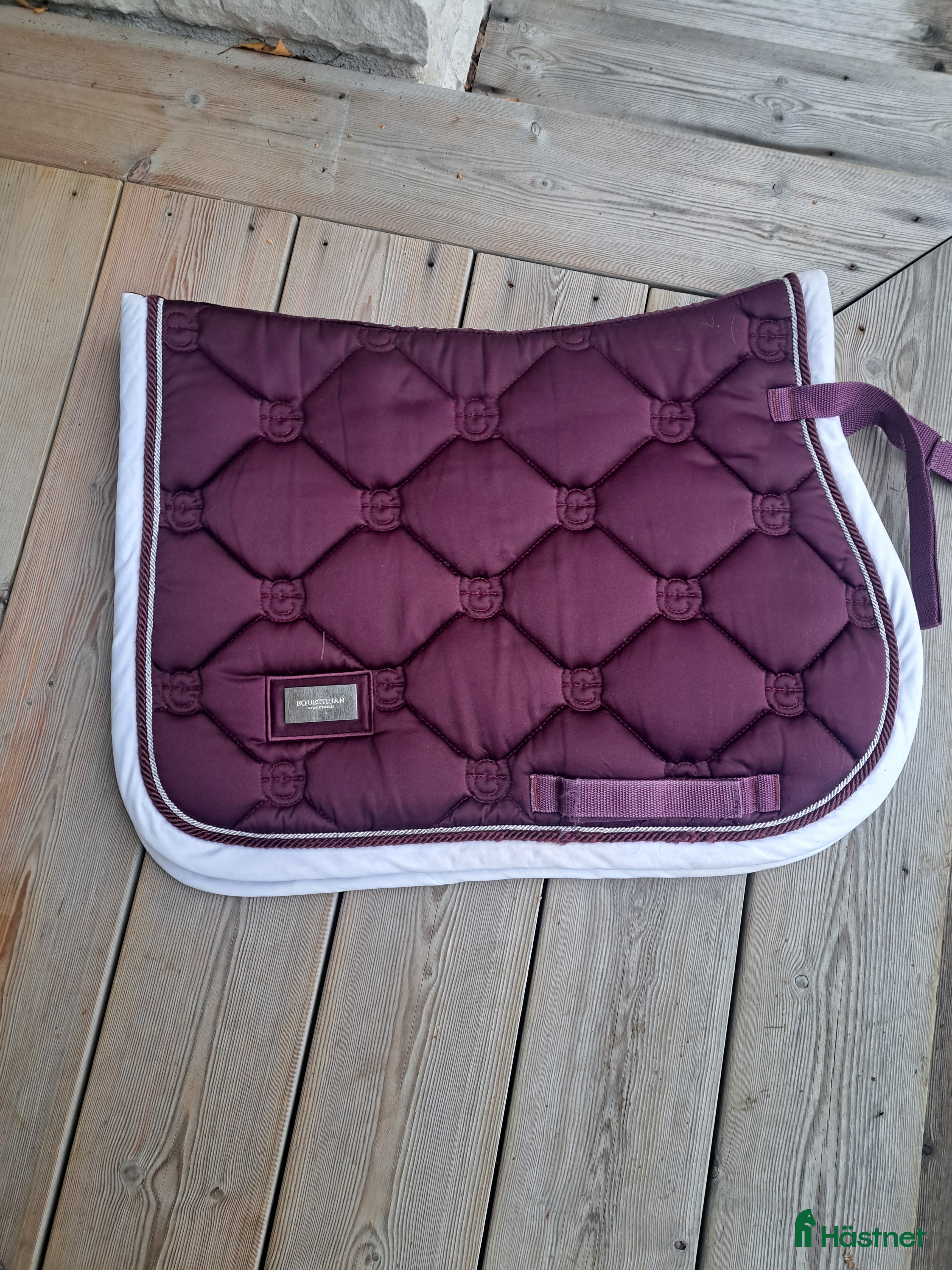 Schabrak & Vojlockar hästutrustning till salu: Sänkt pris! fint equestrian stockholm schabrak i Forsa - Annons 2