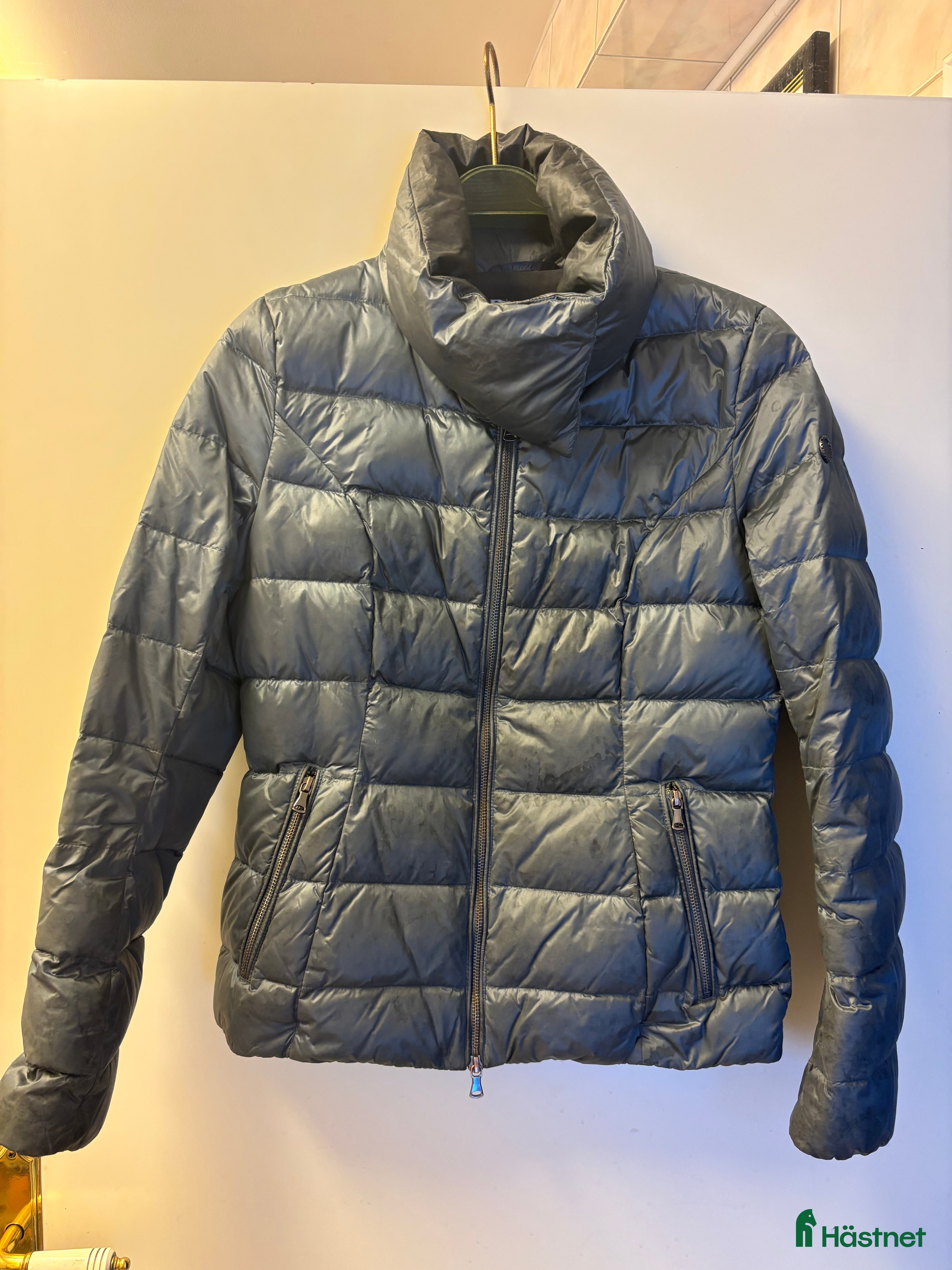 Jackor & Kavajer ryttarutrustning till salu: Pikure ridjacka Dun ,Ariat quiltad ridjacka i Tungelsta - Annons 8